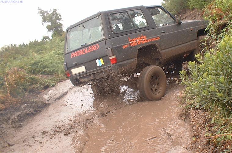 Nissan Patrol en el barro 4x4